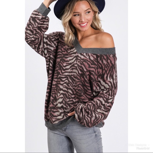 ❤️LAST! Brushed Mauve Animal Print V Neck Top! - Picture 4 of 7